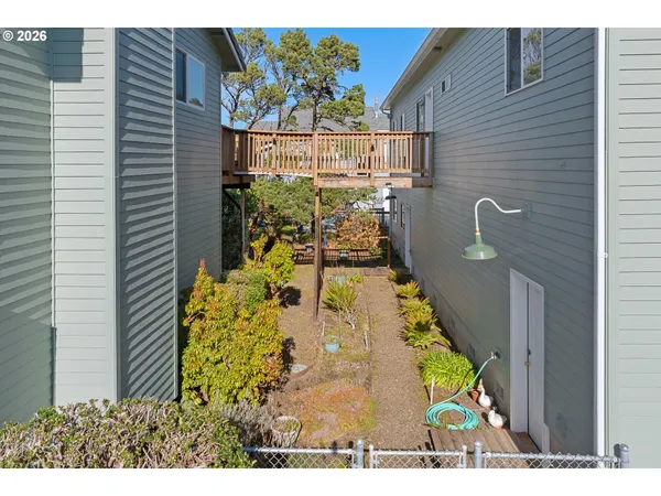 $950,000 | 5750 Holly Avenue, Cloverdale, OR 97112