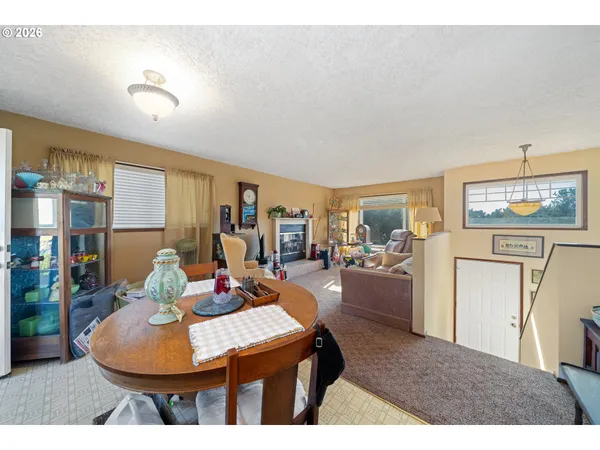 $950,000 | 5750 Holly Avenue, Cloverdale, OR 97112