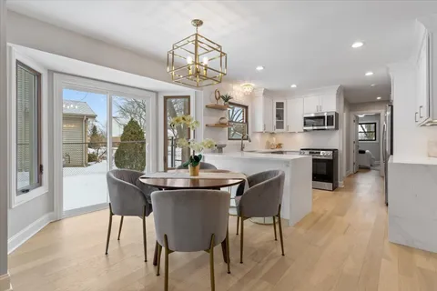 $799,500 | 168 Farmgate Drive, Schaumburg, IL 60193