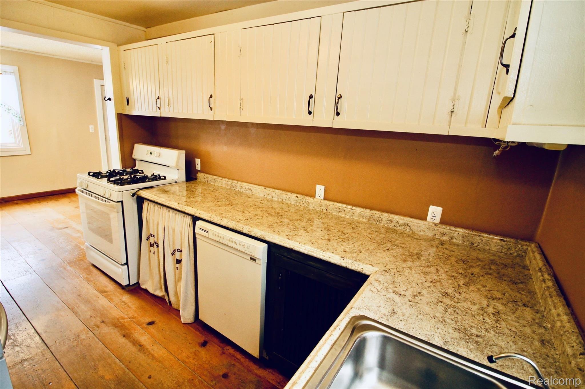 998 Baldwin Road Lapeer, MI 48446 - Photo 8 of 23 B9EFDDD6-7997-4C5F-A768-A689CAE5AEDB_1_201_a.jpeg