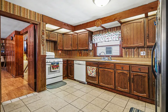 $395,000 | 2854 Oak Street, Stevensville, MI 49127