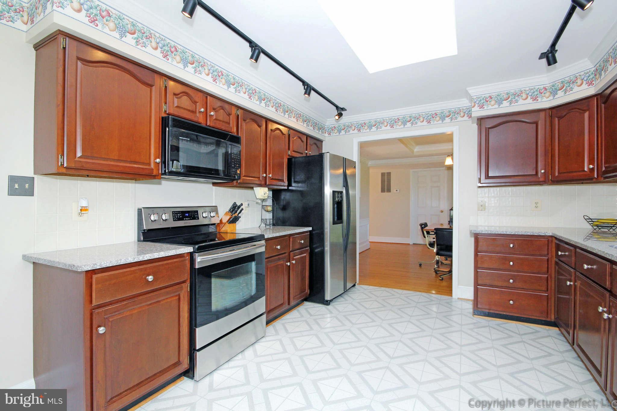11771 Ridgeway Drive Monrovia, MD 21770 - Photo 6 of 30 New Granite and Stainless Appliances