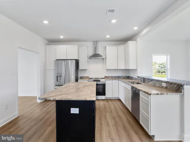 $565,900 | 127 Sussex Drive, Falling Waters, WV 25419