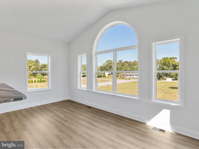 $565,900 | 127 Sussex Drive, Falling Waters, WV 25419