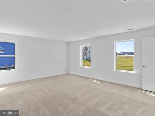 $565,900 | 127 Sussex Drive, Falling Waters, WV 25419