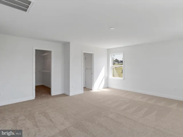 $565,900 | 127 Sussex Drive, Falling Waters, WV 25419