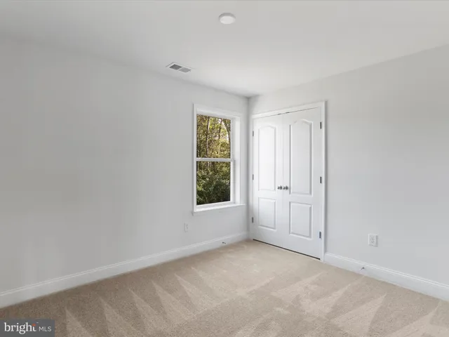 $565,900 | 127 Sussex Drive, Falling Waters, WV 25419