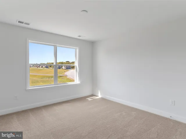 $565,900 | 127 Sussex Drive, Falling Waters, WV 25419