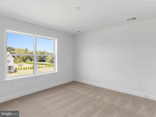 $565,900 | 127 Sussex Drive, Falling Waters, WV 25419