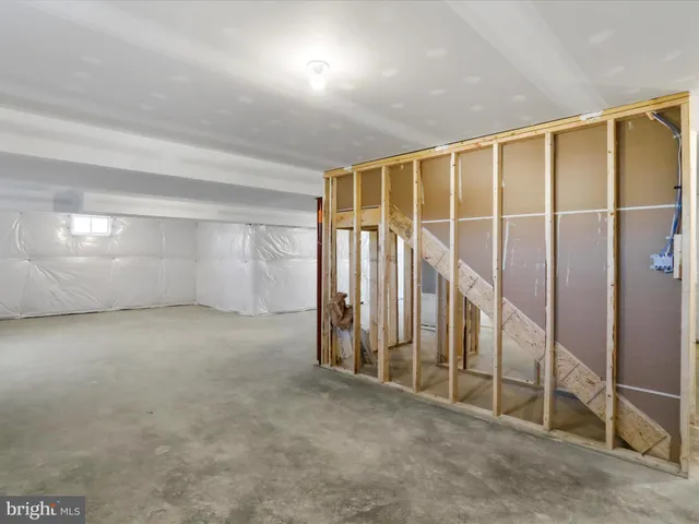 $565,900 | 127 Sussex Drive, Falling Waters, WV 25419