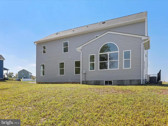 $565,900 | 127 Sussex Drive, Falling Waters, WV 25419