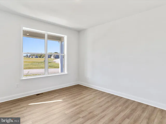 $565,900 | 127 Sussex Drive, Falling Waters, WV 25419