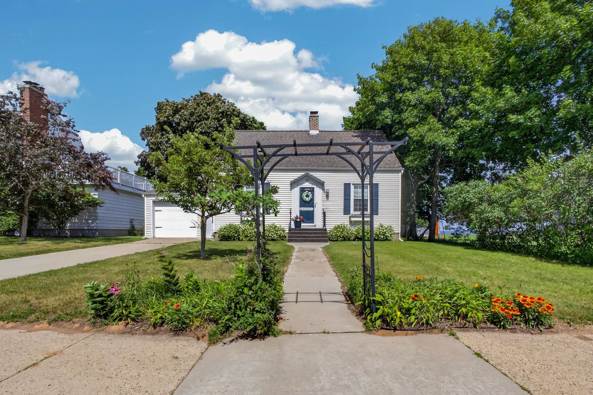 232 1st Street Menominee, MI 49858 - Photo 3 of 46