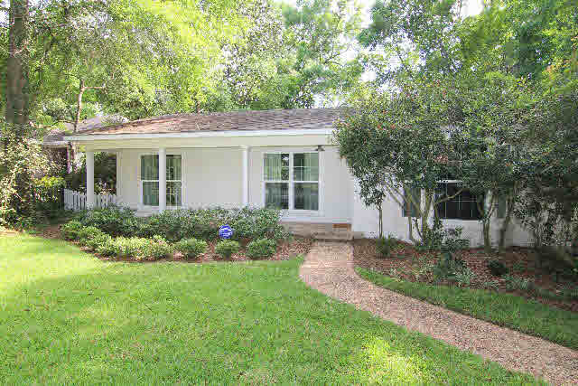 216 Grand Avenue Fairhope, AL 36532 - Photo 2 of 19 Cozy Cottage!