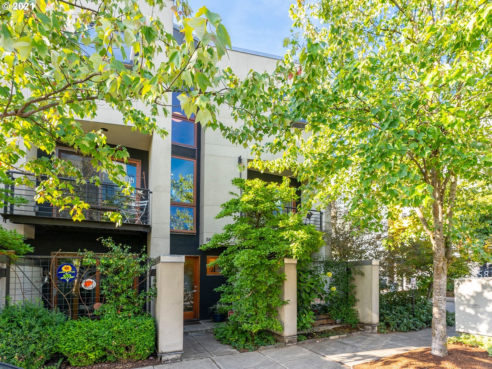 5823 Northeast Center Commons Way Portland, OR 97213 - Photo 1 of 27 Gallery Image 1