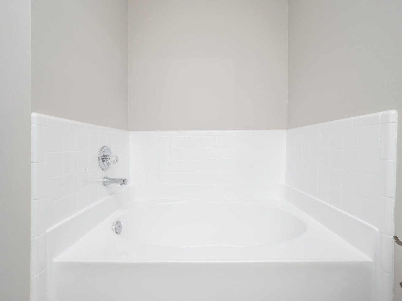 7641 Astoria Place Raleigh, NC 27612 - Photo 20 of 30 Master Garden Tub