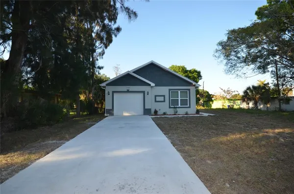 $2,500 | 3341 Willard Street, Fort Myers, FL 33916