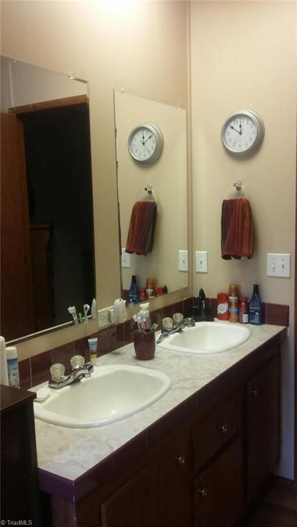 130 Foxwood Road Madison, NC 27025 - Photo 4 of 12 Gallery Image 4