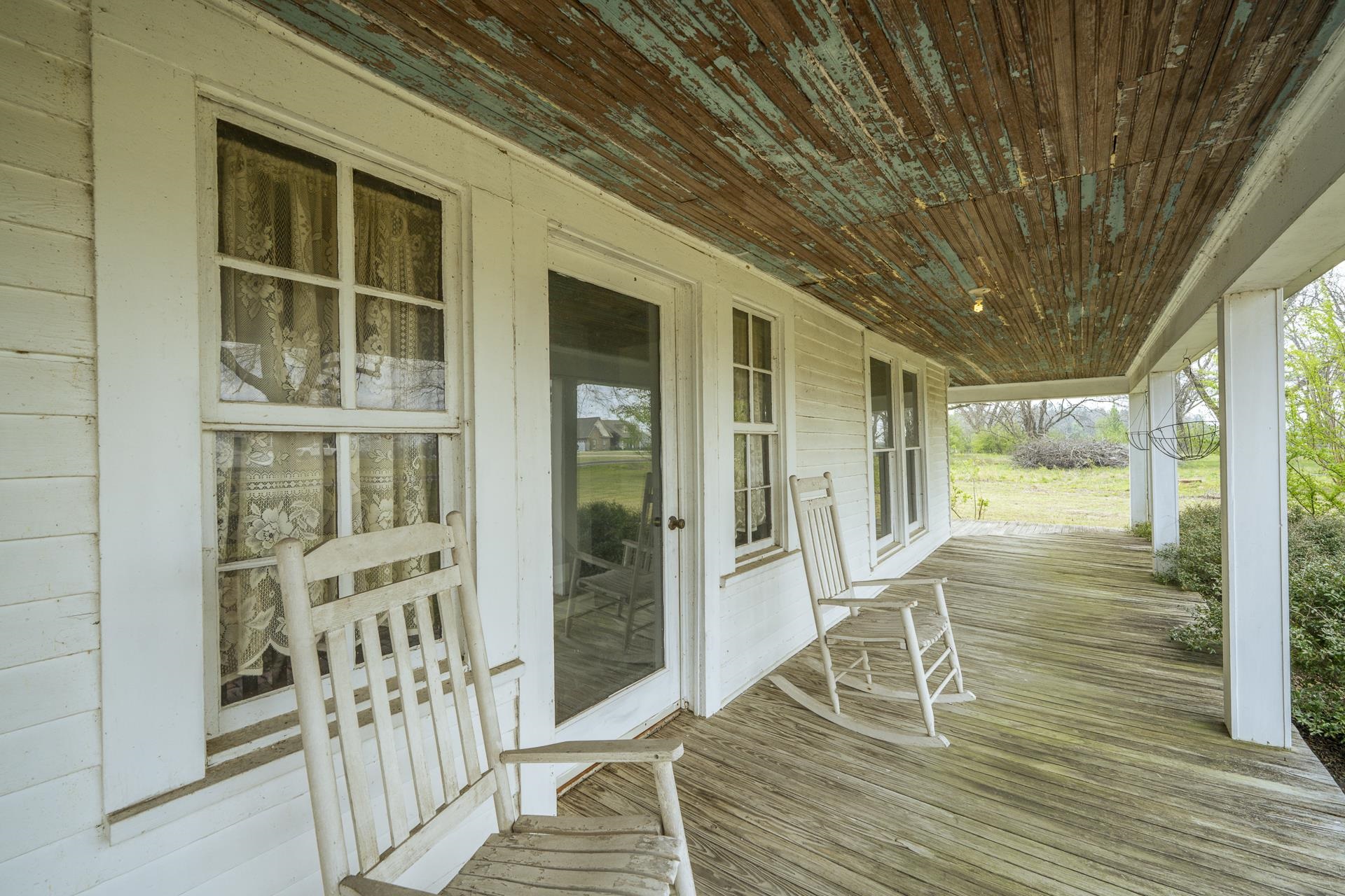 2055 Kendrick Road Michie, TN 38357 - Photo 19 of 37 a porch with a table and chairs
