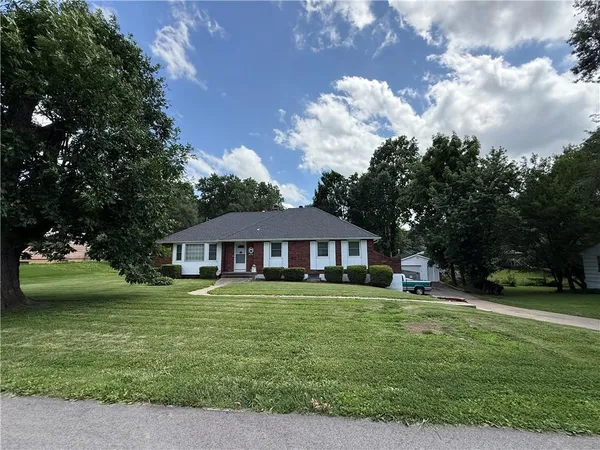$285,000 | 11805 East 48 Street, Kansas City, MO 64133