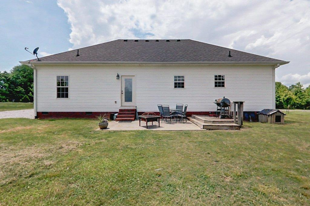 962 Mt Vernon Road Bethpage, TN 37022 - Photo 3 of 23 a view of a patio with table and chairs under an umbrella
