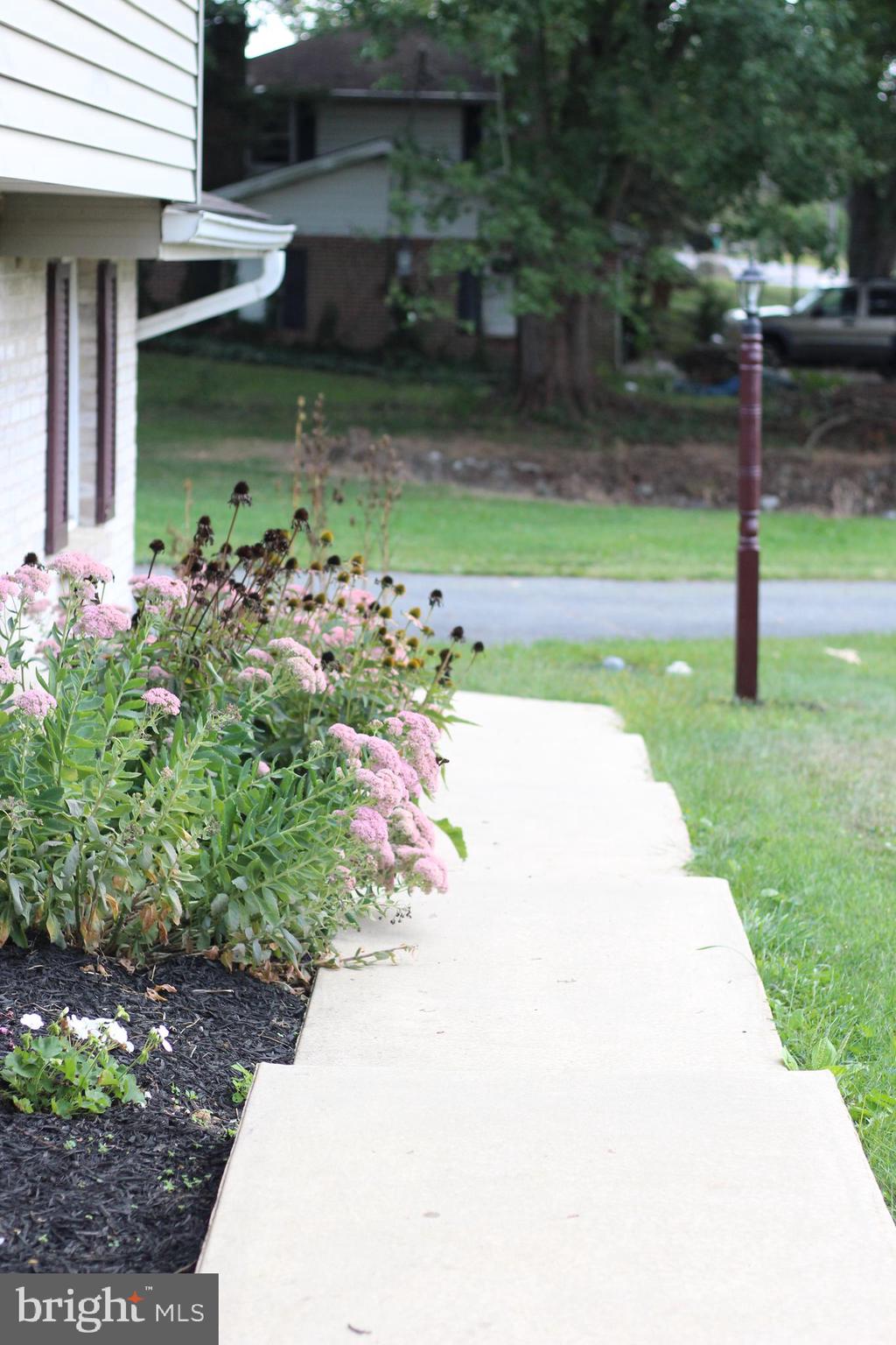 4631 Bossler Road Elizabethtown, PA 17022 - Photo 4 of 39 Gallery Image 4