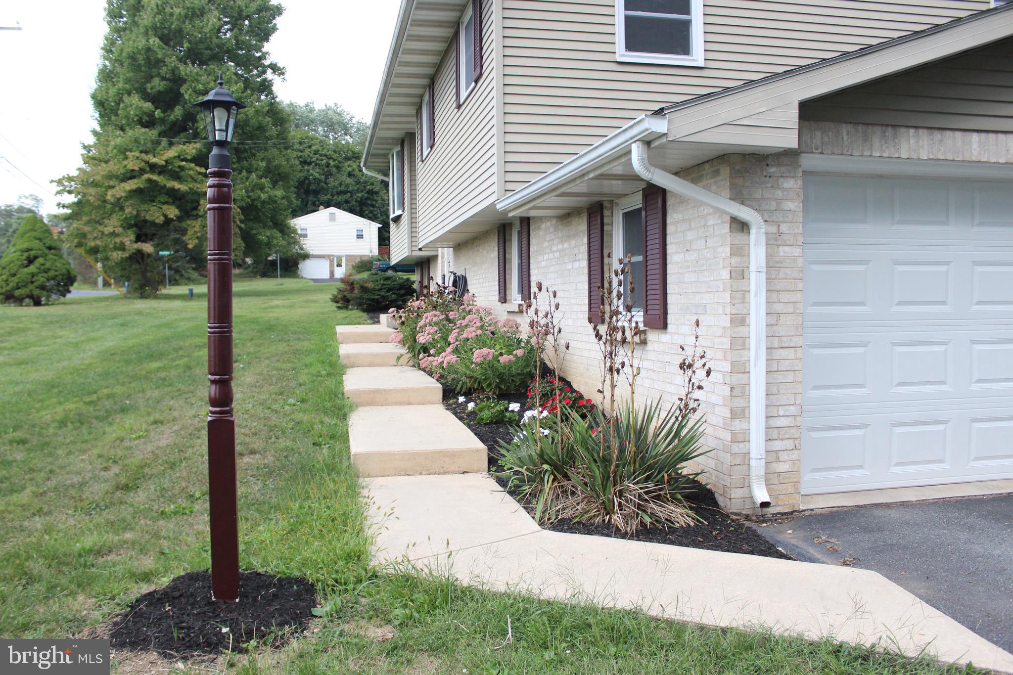 4631 Bossler Road Elizabethtown, PA 17022 - Photo 5 of 39 Gallery Image 5