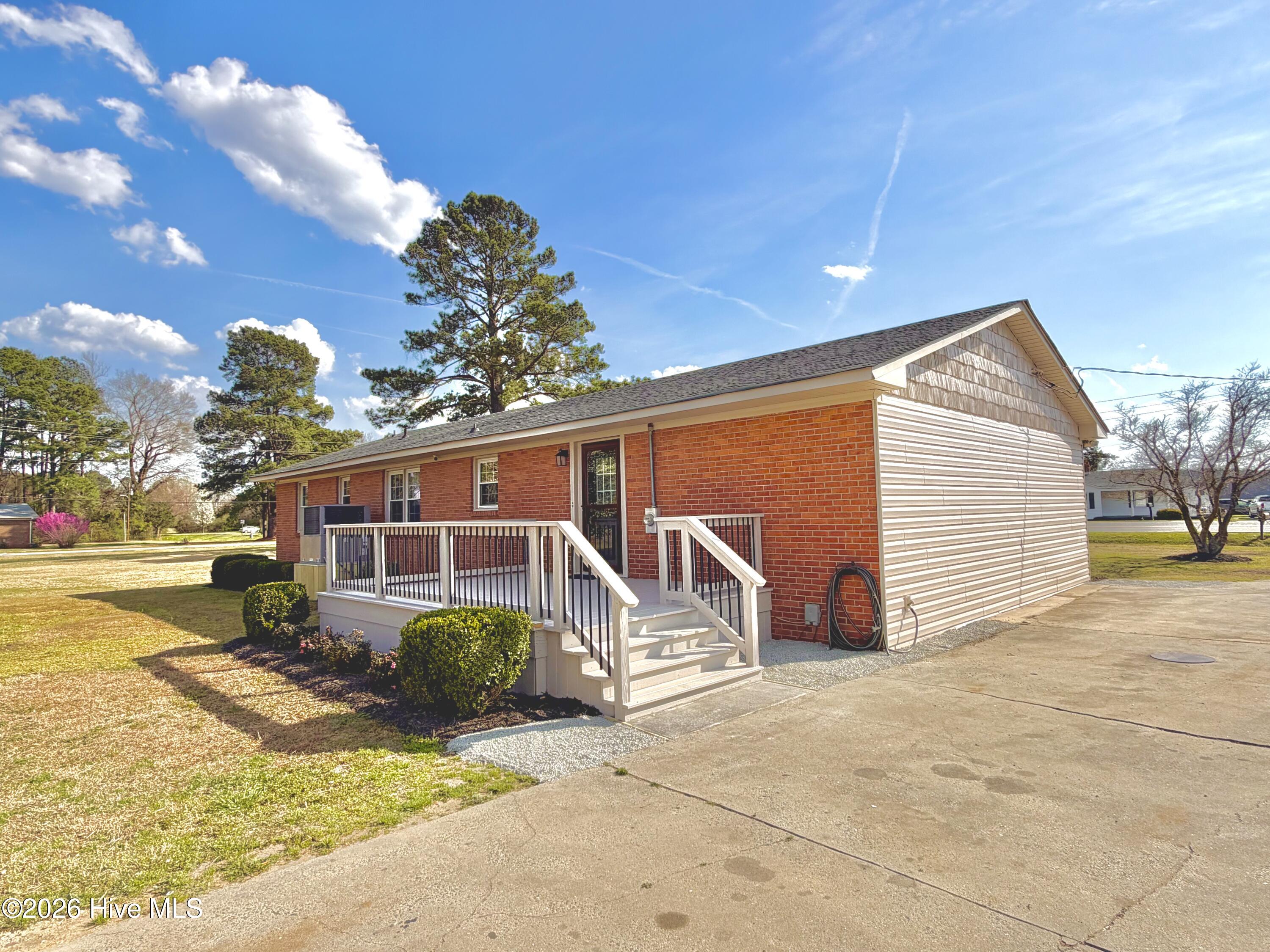 216 Collier-Loftin Road Kinston, NC 28504 - Photo 6 of 76 IMG_5285