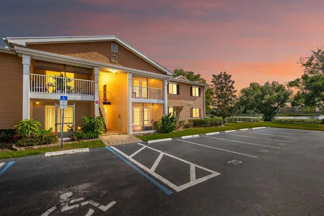 $169,900 | 185 North Pearl Lake Causeway, Unit 214, Altamonte Springs, FL 32714