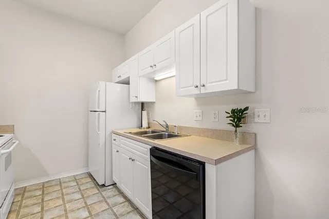 $169,900 | 185 North Pearl Lake Causeway, Unit 214, Altamonte Springs, FL 32714