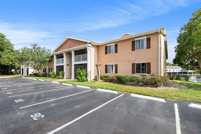 $169,900 | 185 North Pearl Lake Causeway, Unit 214, Altamonte Springs, FL 32714