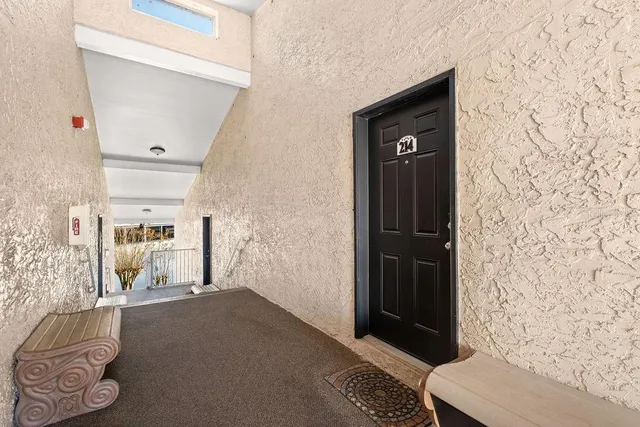 $169,900 | 185 North Pearl Lake Causeway, Unit 214, Altamonte Springs, FL 32714