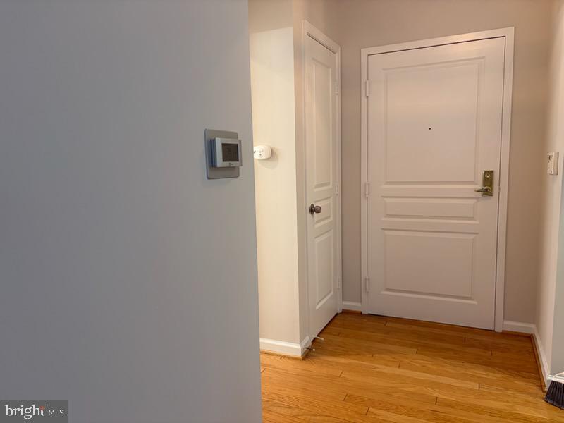 5563 Seminary Road, Unit 202 Falls Church, VA 22041 - Photo 6 of 16 Entry