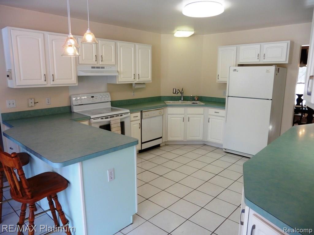 6563 Dunn Road Howell, MI 48855 - Photo 3 of 15