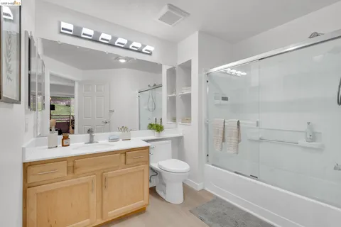 $349,000 | 320 Caldecott Lane, Unit 116, Oakland, CA 94618