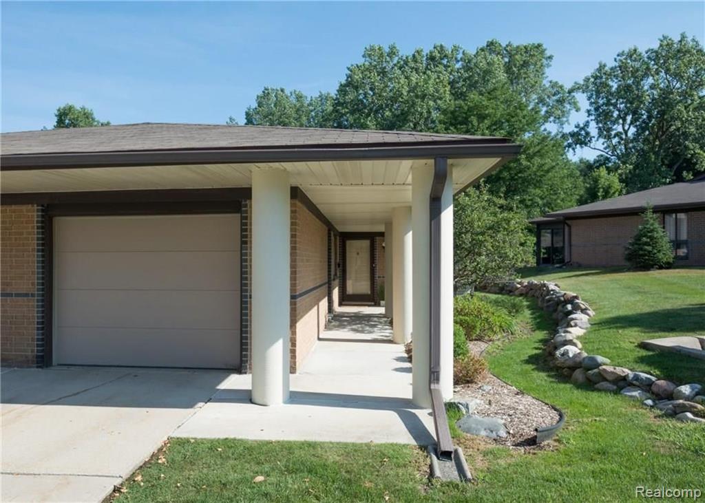 962 Wexford Way Rochester Hills, MI 48307 - Photo 1 of 28