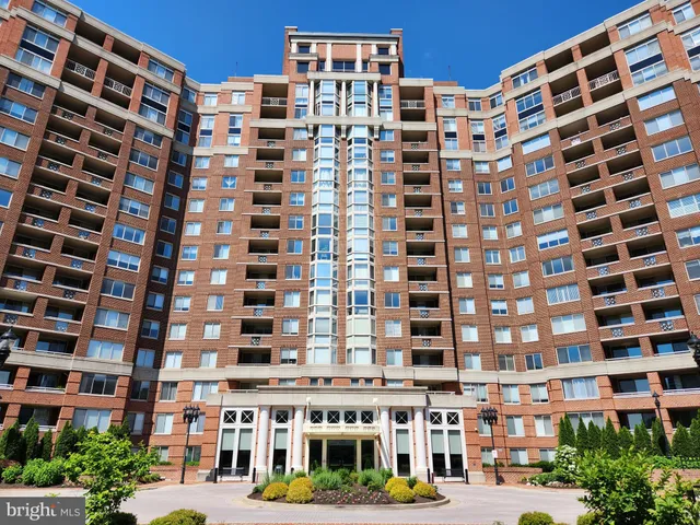 $2,850 | 5809 Nicholson Lane, Unit 304, Rockville, MD 20852