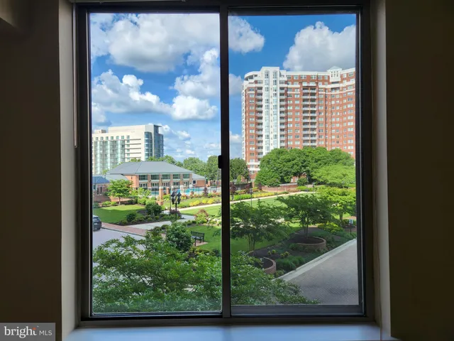 $2,850 | 5809 Nicholson Lane, Unit 304, Rockville, MD 20852