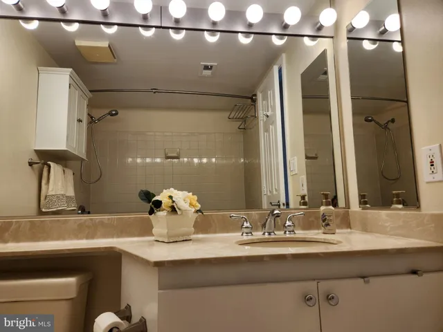 $2,850 | 5809 Nicholson Lane, Unit 304, Rockville, MD 20852