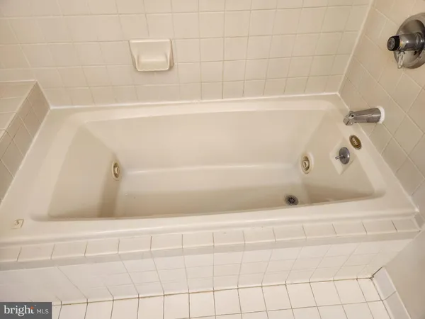 $2,850 | 5809 Nicholson Lane, Unit 304, Rockville, MD 20852