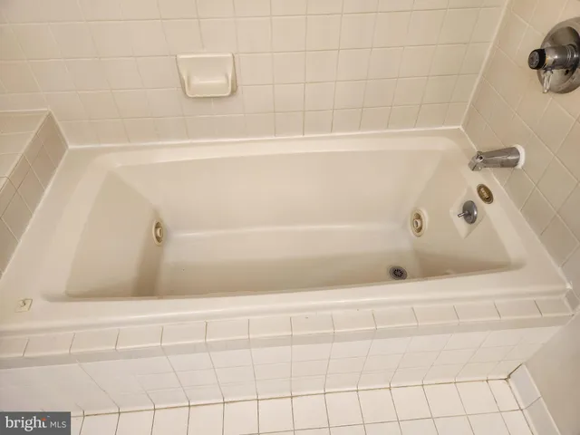 $2,850 | 5809 Nicholson Lane, Unit 304, Rockville, MD 20852