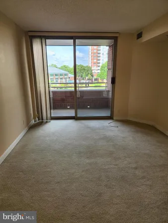 $2,850 | 5809 Nicholson Lane, Unit 304, Rockville, MD 20852