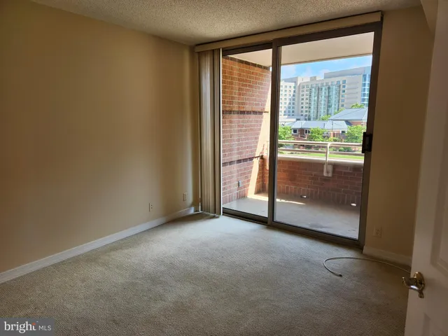 $2,850 | 5809 Nicholson Lane, Unit 304, Rockville, MD 20852