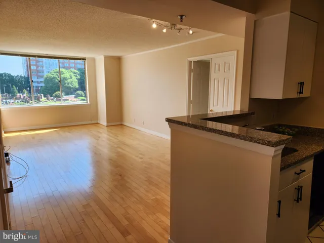 $2,850 | 5809 Nicholson Lane, Unit 304, Rockville, MD 20852