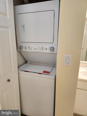 $2,850 | 5809 Nicholson Lane, Unit 304, Rockville, MD 20852