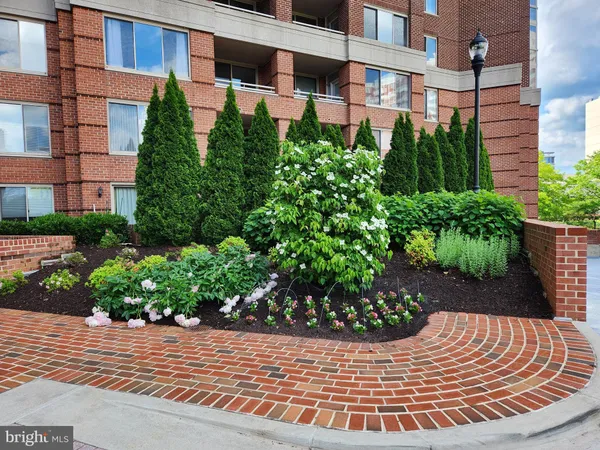 $2,850 | 5809 Nicholson Lane, Unit 304, Rockville, MD 20852
