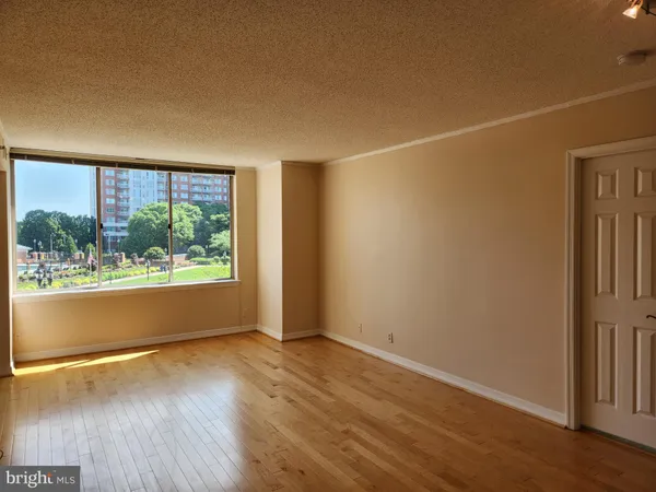 $2,850 | 5809 Nicholson Lane, Unit 304, Rockville, MD 20852