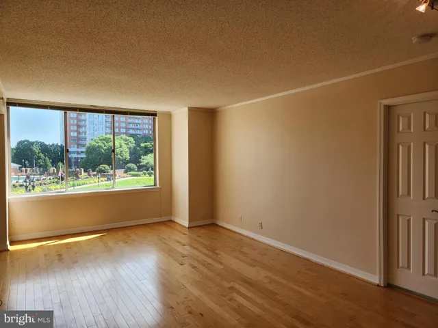 $2,850 | 5809 Nicholson Lane, Unit 304, Rockville, MD 20852