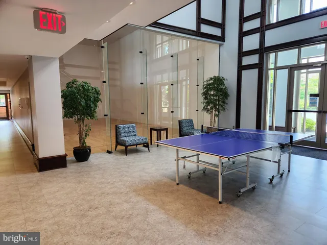 $2,850 | 5809 Nicholson Lane, Unit 304, Rockville, MD 20852