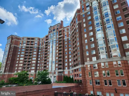$2,850 | 5809 Nicholson Lane, Unit 304, Rockville, MD 20852